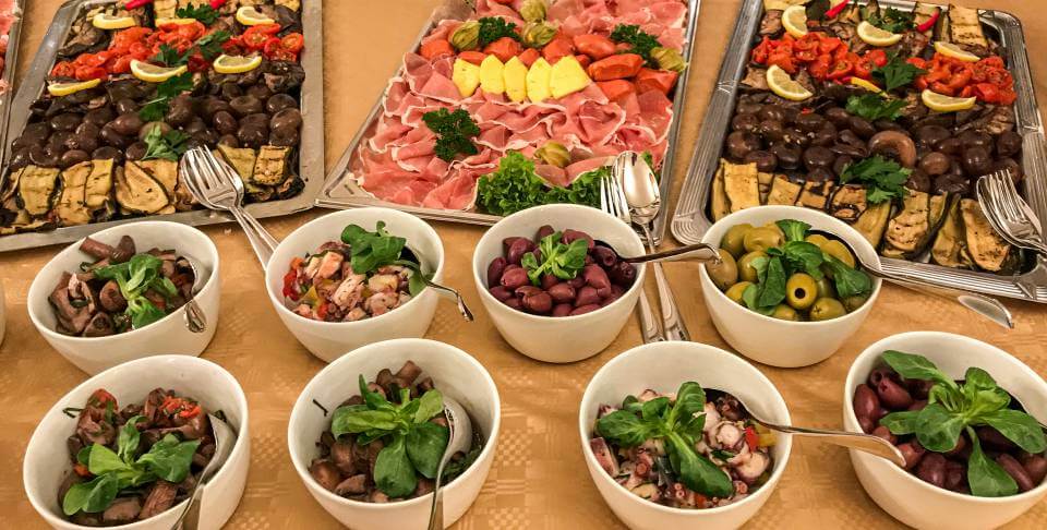 Speisen von Ihrem Wunsch-Caterer